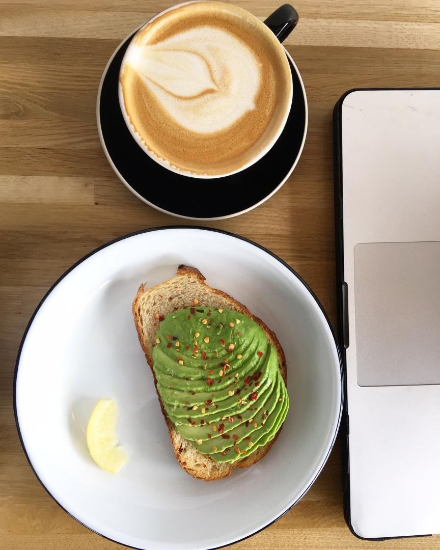 A guide to vegan-friendly coffee shops in Las Vegas. For more vegan options in Las Vegas, visit www.vegansbaby.com/vegansbaby2018