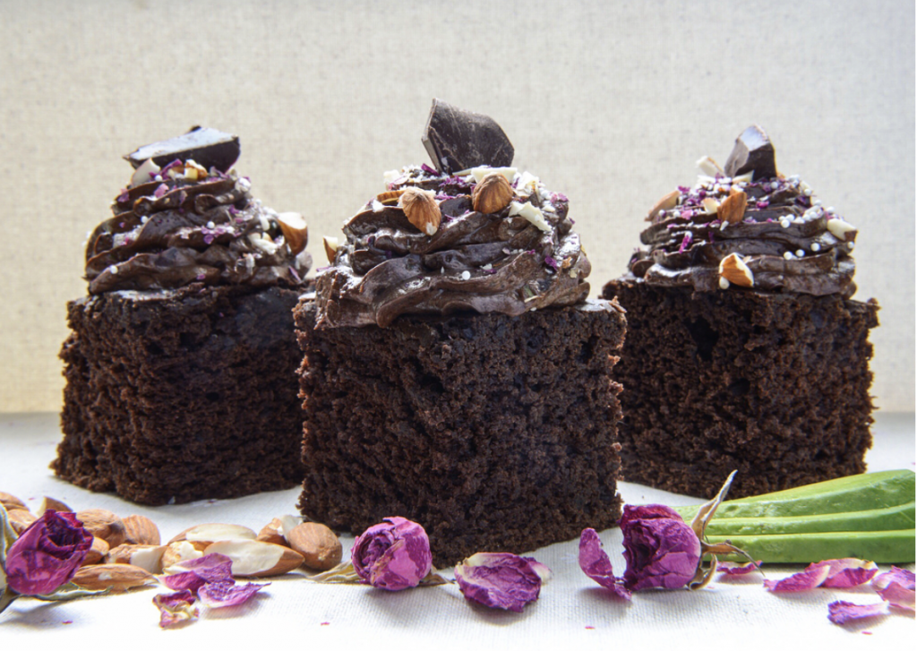 Bleu Moon Bakery specializes in plant-based, organic, allergy-free custom baked goods. For more vegan options in Las Vegas, visit www.vegansbaby.com/vegansbaby2018