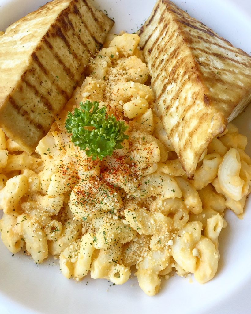 Your guide to where to eat vegan food in Chiang Mai, Thailand. For more vegan guides, visit www.vegansbaby.com/vegansbaby2018