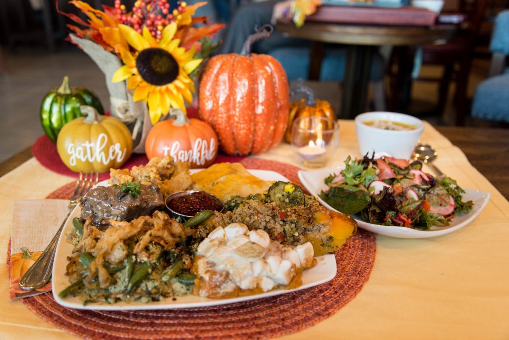A guide to vegan Thanksgiving options in Las Vegas at restaurants and meal delivery. For more vegan dining in Las Vegas, visit www.vegansbaby.com/vegansbaby2018