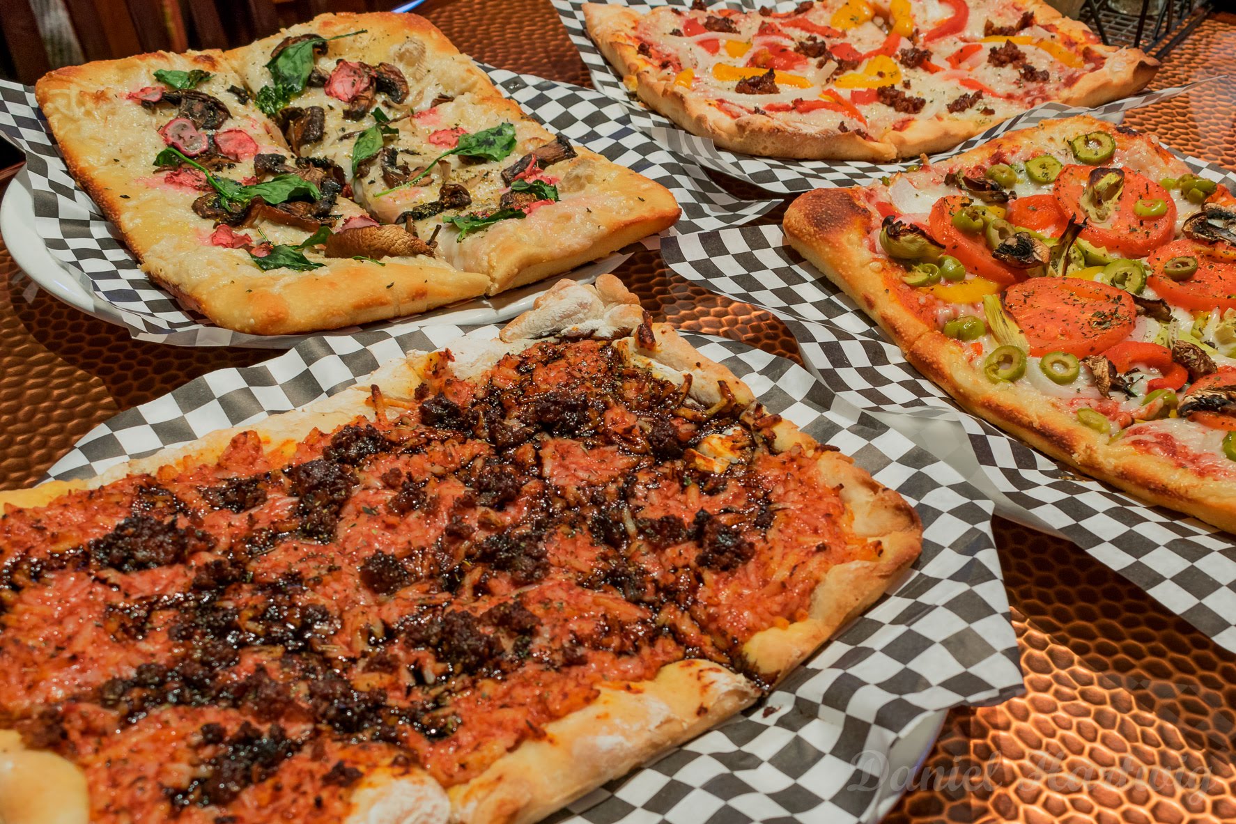 Naked City Pizza now has a vegan menu at its Eastern location. For more vegan dining in Las Vegas, visit www.vegansbaby.com