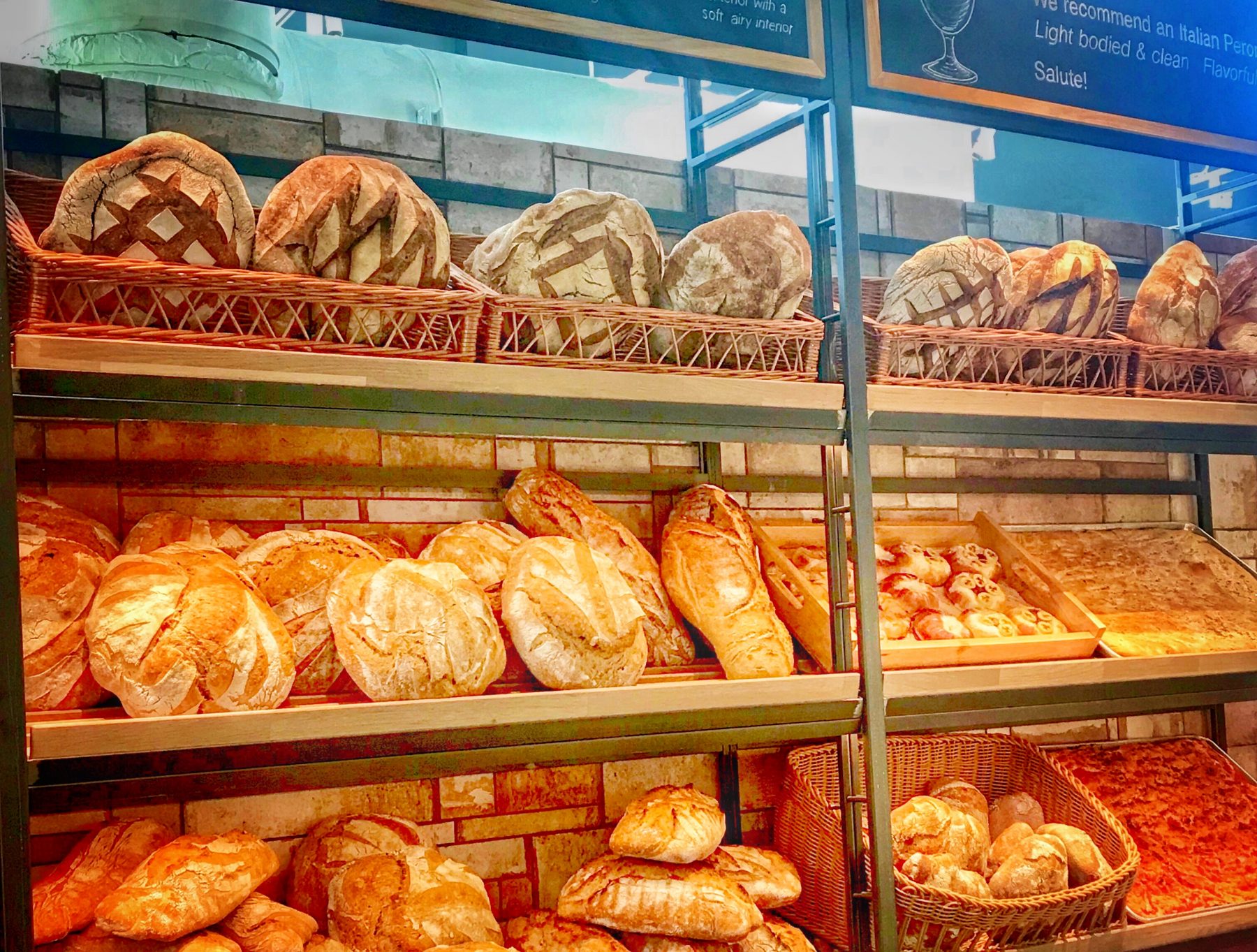 A look at the vegan options and items to make vegan at Eataly Las Vegas inside Park MGM. For more vegan options in Las Vegas, visit www.vegansbaby.com