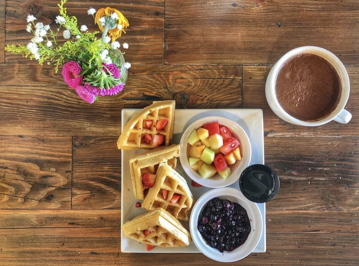 The seven best vegan brunches in Las Vegas that also serve alcohol. For more vegan food in Las Vegas, visit www.vegansbaby.com