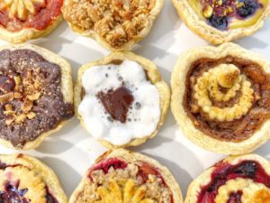 Pie Roller Desserts is a vegan pie pop-up at Las Vegas farmers markets. They make vegan pies and vegan gelato in Las Vegas. For more vegan options in Las Vegas visit www.vegansbaby.com